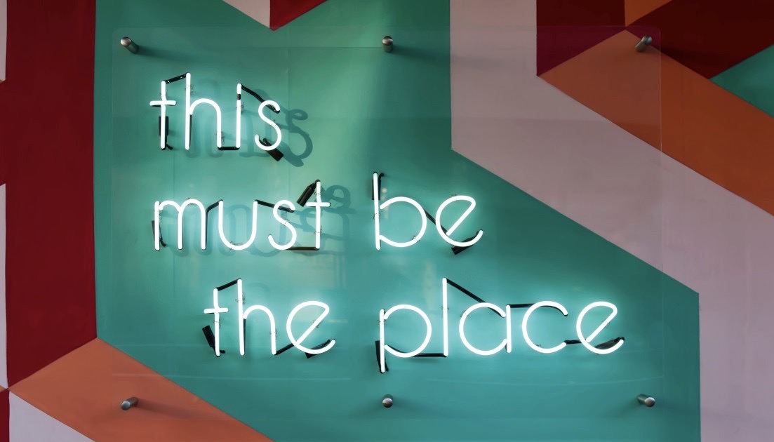 Neon Schrift - This must be the place 