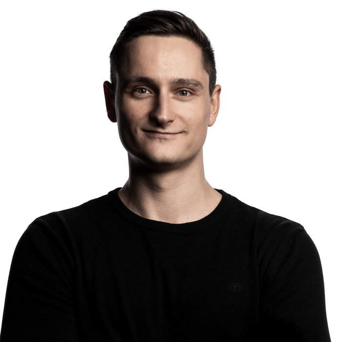  Fabian Konury  